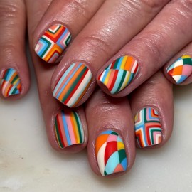 Abstract Press on Nails Short Square Fake Nails with Glue Striped Colourful False Nails Full Cover Matte Stick on Nails Geometry Line Glue on Nails Plaid Acrylic Artificial Nails for Women Daily Wear