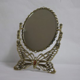 SEHAMANO - Espejo de mesa de maquillaje con marco de metal con patrón de mariposas antiguas, espejo decorativo ovalado, espejo de doble cara giratorio para tocador (latón (oro mate), grande)