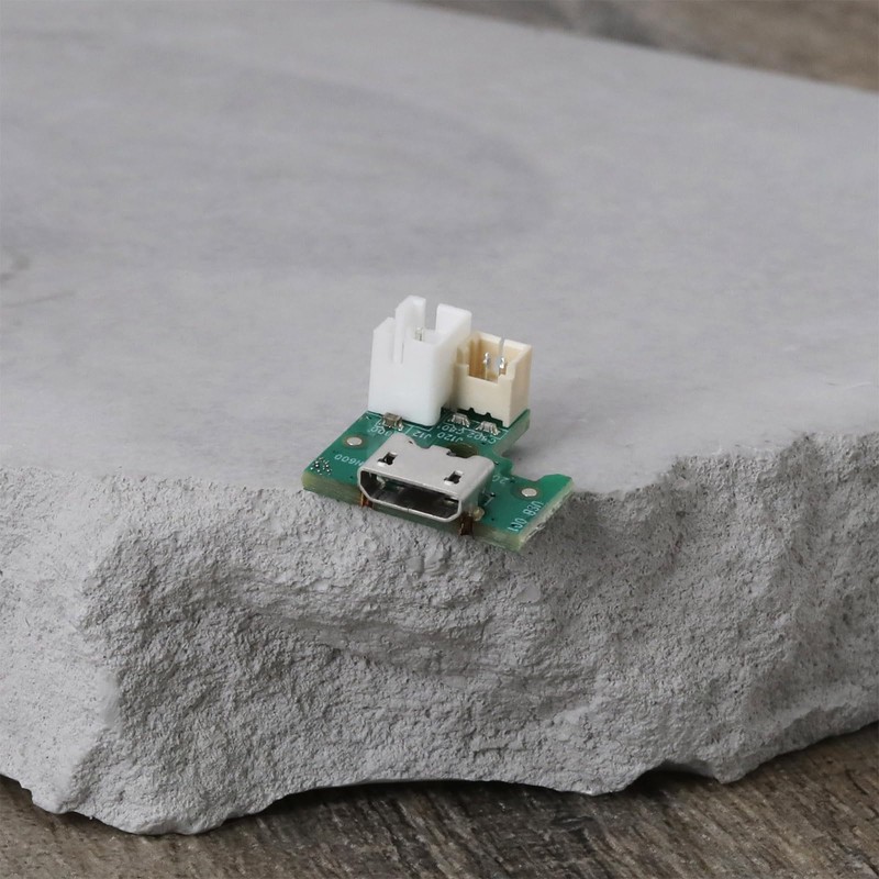 The Lord of the Tools 1 x Micro USB Charger