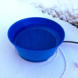 Farm Innovators Model R-19 Economical 1-1/2-Gallon Round Heated Pet Bowl, Blue, 60-Watt