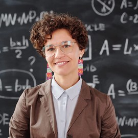 Rhinestone Beaded Earrings Sparkly Letter MAESTRA TEACHER Earring Colorful Beaded Teacher Dangle Earrings for Back to School Jewelry Gift 2Pairs, Rhinestone, No Gemstone