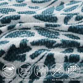 DaysU Queen Blanket for Couch Sofa Bed, Decorative Reversible Diamond Jacquard Fleece Blankets, Fuzzy Soft Cozy Warm Full Size Blanket, Micro Flannel Bed Blanket with Leaf Print, Queen(90"x90")