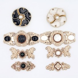 5pcs Vintage Flower Button with Gems DIY Sewing Materials for Clothes Skirts Bags Decoration (#7 Black Gem)