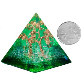 mookaitedecor Bergkristall Heilkristall Quarz Baum des Lebens Pyramide mit Grün Farbe, Baumform Reiki Symbol Positive Energiepyramide für EMF Schutz Meditation/Yoga/Heilchakra/Wohnkultur 50mm