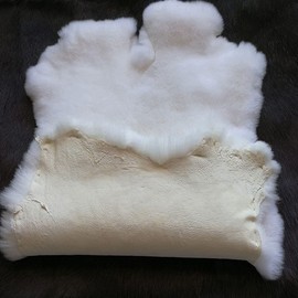 Real Rabbit Fur Rabbit Pelt with Sewing Quality Leather As Rug Throw Fur Blanket Carpet Cosy (White)