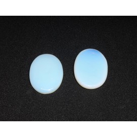 L PEDRA & CRYSTAL Worry Stone A Handheld Comfort to Ease Stress, Enhance Focus, and Promote Inner Peace (Opalite Worry Stone)