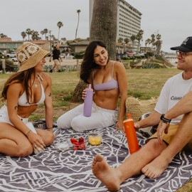 Bottle Bottle Insulated Water Bottle 700ml(24oz) with Straw and Lid Stainless Steel Sports Travel Gym Water Bottles Metal Drink Flask with Handle for Man and Women (Peach)