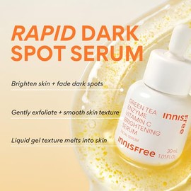 Innisfree Suero de vitamina C de enzima de té verde para aclarar la corrección de manchas oscuras, suero facial coreano para brillo radiante