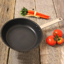 BergHOFF Essentials 18/10 Stainless Steel Non-stick Frying Pan 11" 3.8 qt. Silver Comfort Ferno-Green, PFOA Free coating Long Handle Induction Cooktop 3-layer Base Fast Heating