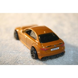 Matchbox NEW MATCHBOX  2016 GOLD METALLIC ALFA ROMEO GIULIA  W/ CHROME WIRE WHEELS