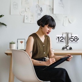 KENJIEY KENJIEY Flip Clock,Retro Flip Down Clock Mechanical Digital Flip Desk Clock Internal Gear Operated Flip Down Clock Battery Powered for Home Office Dcor White