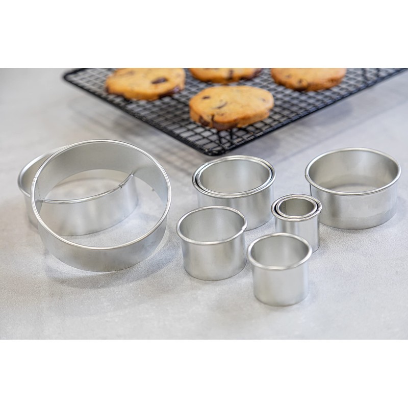 KitchenCraft Round Pastry Cutters with Storage Tin, Metal, Set of