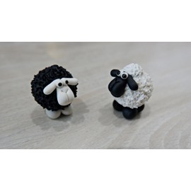 1shopforyou Mini Sheep Figurines Set – 2 Decorative Clay Sheep in Black & White for Home & Garden Décor