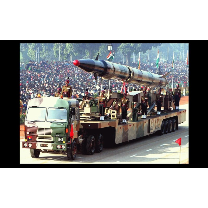 Agni II Nuclear Missile PHOTO MRBM Launcher Bomb India Atomic