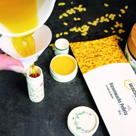 Wachsmann Lip Balm | Make Your Own Natural Cosmetics | 100% Natural | Lip Care Made of Beeswax (Cosmos Natural) & Nilotica Shea Butter by Hypoverde | Jar & Sleeves Made of Cardboard