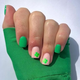 St.Patrick’s Day Fake Nails Short Square Press On Nails Green Shamrock False Nails Artificial Glossy Designs Full Cover Glue On Nails Acrylic Nails Press Ons Reuseable Stick On Nails For Women