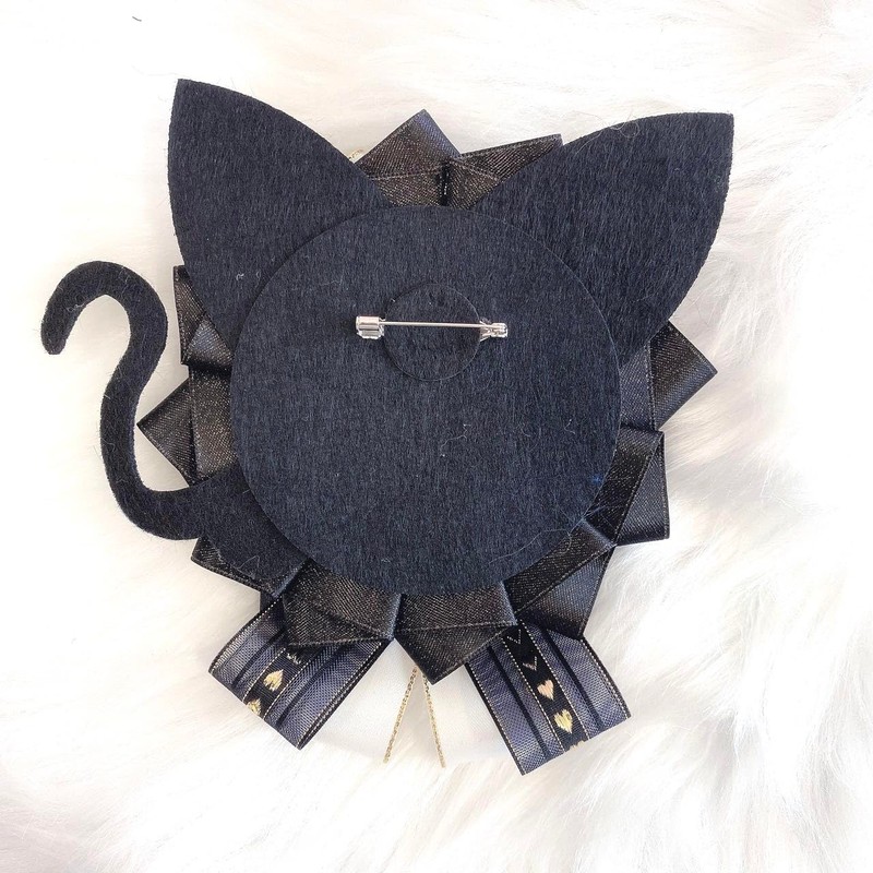 G.triGer WH 57mm Cat Ears Rosette Can Badge White