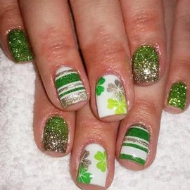 24Pcs St. Patrick's Day Press on Nails Short Square Green Fake Nails Glitter Shamrock Glue on Nails Lucky Clover Silver Green Stripe Designs Acrylic Nail Full Cover Stick on Nails for Women