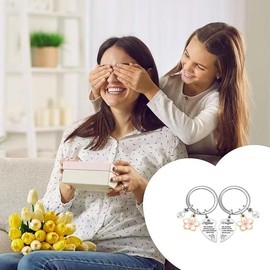 Akmcw Mother's Day Gifts from Daughter for Mom 2 Pcs Matching Keychains Mother Daughter Matching Keychain, Matching Keyring (Flower and Pearl)