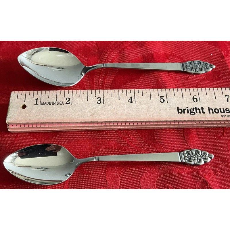 Oneida Deluxe 18/8 stainless Nordic Crown 5 piece place setting