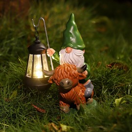 BEMTTALY Garden Gnomes Outdoor, Highland Cow Decor, Gnome Garden Decor with Solar Lights, Gnomes Cow Decor for Outside, Gnomes Decorations for Yard, St Patricks Day Gnomes Decorations(Green)