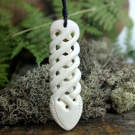 81stgeneration Women's Men's Hand Carved Bone Celtic Knot Friendship Maori Pikorua Pendant Necklace