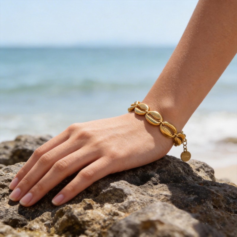 AIETUE Chunky Seashell Bracelets For Women, 18k Gold-plated Boho Cowrie
