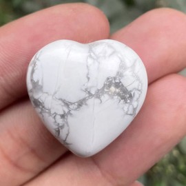 Ladeukoi Natural Crystal Love Heart Stone, Polished Healing Palm Bag Stone, Reiki Balancing Meditation Mini Stone, 1 Inch (25 mm), White Howlite Turquoise