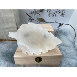 MINERALIST Collection, Selenite Leaf Bowl, Crystal Decorative Bowl, Energy Cleaning for Home, Meditation and Relaxation, .5 lb 5" L X 4.5" W x 1.5" D