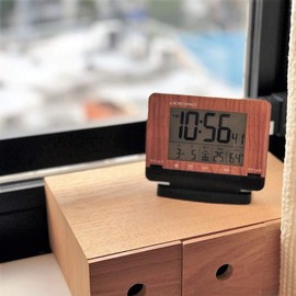 Adesso (adesso) 置ki時計 Brown X X/4.0 cm Alarm Clock Radio Wave daburuara-mu Temperature Humidity Date Display AJ – 75