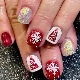 24 Pcs Xmas Tree Snowflake Press on Nails Christmas Fake Nails Short Square False Nails Full Cover Glitter Cute Holiday Acrylic Nails Winter Stick on Nails for Women and Girls New Year Nails