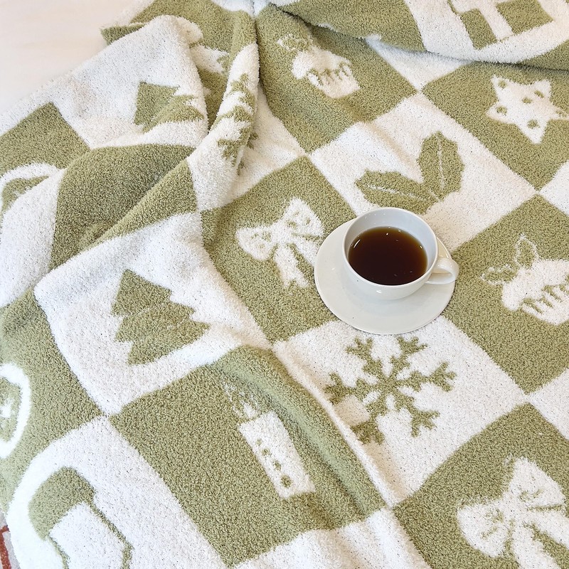 Andreannie Ultra Cozy Christmas Throw Blanket Microfiber Polyester Snowflake Pattern