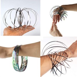 MINGZE Magic Flow Rings, Wonderful Magic Toy Spiral Stainless Steel Rings Toy 3D Kinetic Children All Ages Random Colour