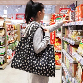 FenFang Reusable Shopping Bags Foldable, Extra Large Grocery Bag, Washable Eco Friendly Pocket Shopper Bag, Lightweight Handbag Tote Bag Portable Pouch for Travel Picnic, 56 X 67 cm (Black Flower)