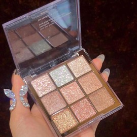 Sparkling Glitter Eyeshadow Palette - 9 Shades of Highly Pigmented Eye Shadow in Gold, White, and Pink. Ideal for Women's Makeup Looks