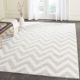 SAFAVIEH Amherst Collection AMT419B Chevron Non-Shedding Living Room Bedroom Dining Home Office Area Rug, 7' x 7' Square, Light Grey / Beige