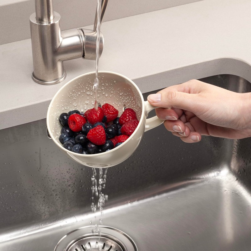 Zeal Berry Colander Cup, Small Hand-held Cup Shape Melamine Strainer/Sieve,