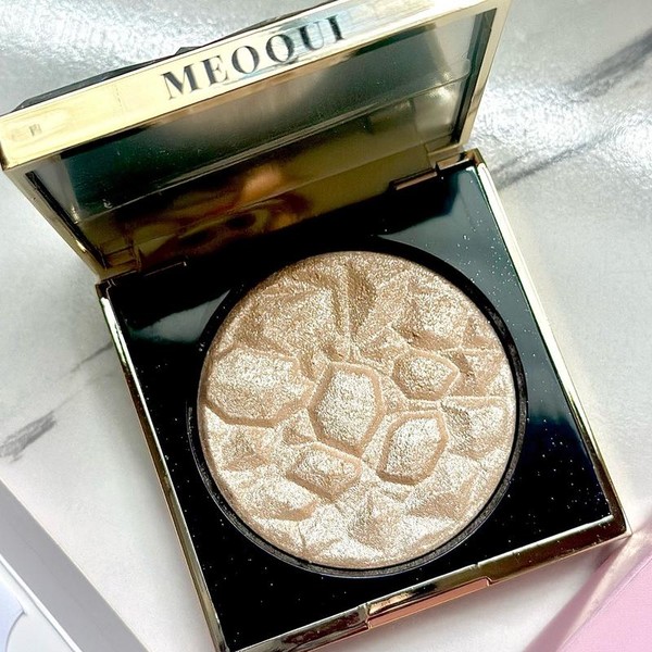 MEOQUI Hightlighters/Luminizer Luxury Shimmer, Lightweight Luminous Formula for Everyday Use