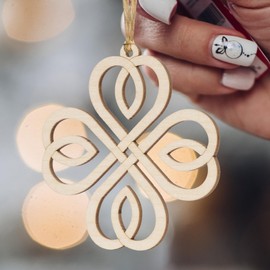 St. Patrick's Day Shamrock Ornament, Good Luck Clover Wooden Decoration with Story Card, Hanging Trefoil Pendant for Keyring, Tree, Home, and Irish Festival Decor