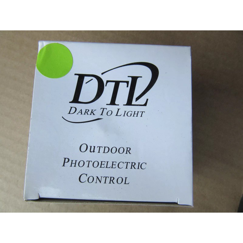 DTL DSS124N1.5TJJE Dark to Light Outdoor Photoelectric Control 120-277V New