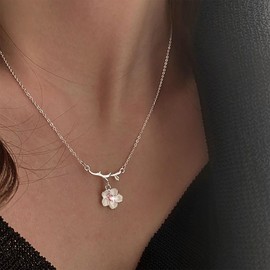 TseenYi Crystal Flower Pendant Necklace CZ Flowers Necklace Silver Vine Leaf Pendant Necklace White Flowers Chain Necklace Mininalist Chain Necklace Jewellery for Women and Girls, Zinc