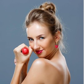 Strawberry Earrings for Women Cute Red Dangle Earrings Dangling Cubic Fruit Jewelry Accessories (Red, One size)