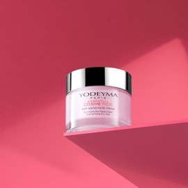 Gesichtscreme, Augenpartie, feuchtigkeitsspendendes Flüssigkeit, revitalisierendes Serum und Mizelwasser. Feuchtigkeitsspendend, pflegend, glättend, Anti-Aging. Alle Produkte der Linie Cosmetics