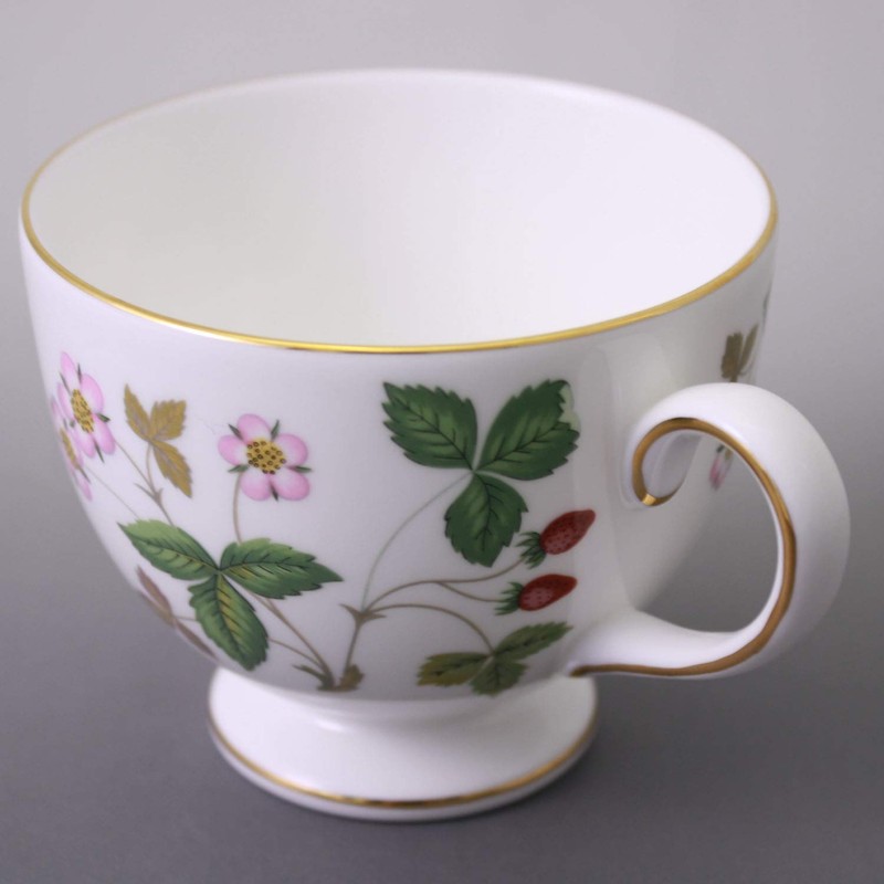 【正規輸入品】Wedgwood Wild Strawberry Cup and Saucer (Leigh) Wedding Gift 1053289