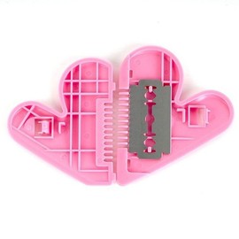 Hottracks Heart Multi-purpose Hair Trimming Comb (WFJ0MX2) / 하트 다용도 헤어 다듬기 제모 빗(WFJ0MX2)