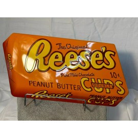 Ande Rooney embossed sign of  @ CLASSIC REESES PEANUT BUTTER CUPS @ 10 CENTS