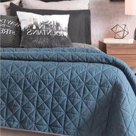 Vianney King Size Comforter, Novo Cobalto Bedding, Reversible Lightweight Blanket in Cobalt Blue and Dark Grey with Triangular Quilt Pattern, 110”x93”