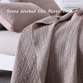 Quilt Set Queen Size Cameo Rose, Classic Geometric Spots Stitched Pattern, Pre-Washed Microfiber Chic Rustic Look, Ultra Soft Lightweight Quilted Bedspread for All Season, 3 Pieces