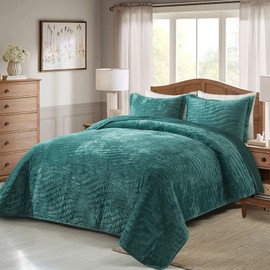 Travan Luxury Velvet Quilt Set King Size, Ultra Soft Velvet Bedding Sets, Lightweight Quilted King Quilt Bedding Set, Oversized Bedspread Coverlet with 2 Shams for All Season, Vintage Green