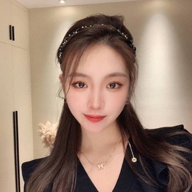 First on Elegant women's black cubic headband hairband with fleece pin / 단아한 여성 블랙 큐빅 머리띠 헤어밴드 양털삔포함